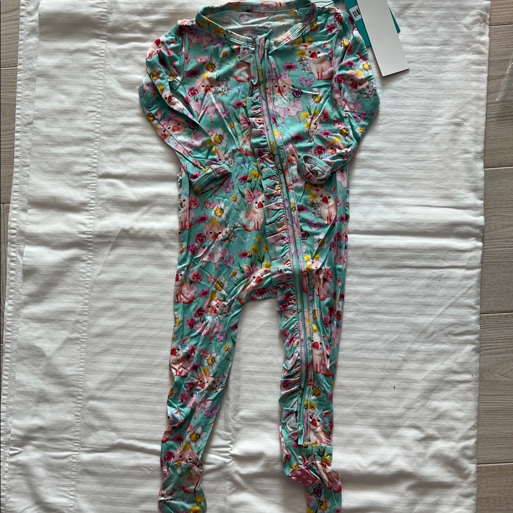 Posh Peanut 
MISSY FOOTIE Ruffled Zipper One Piece 18-24 mo Pigs!